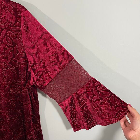 NY Collection Women Red Velvet Bell Sleeves Asymmetrical Hem Blouse Size 2X - Picture 5 of 7